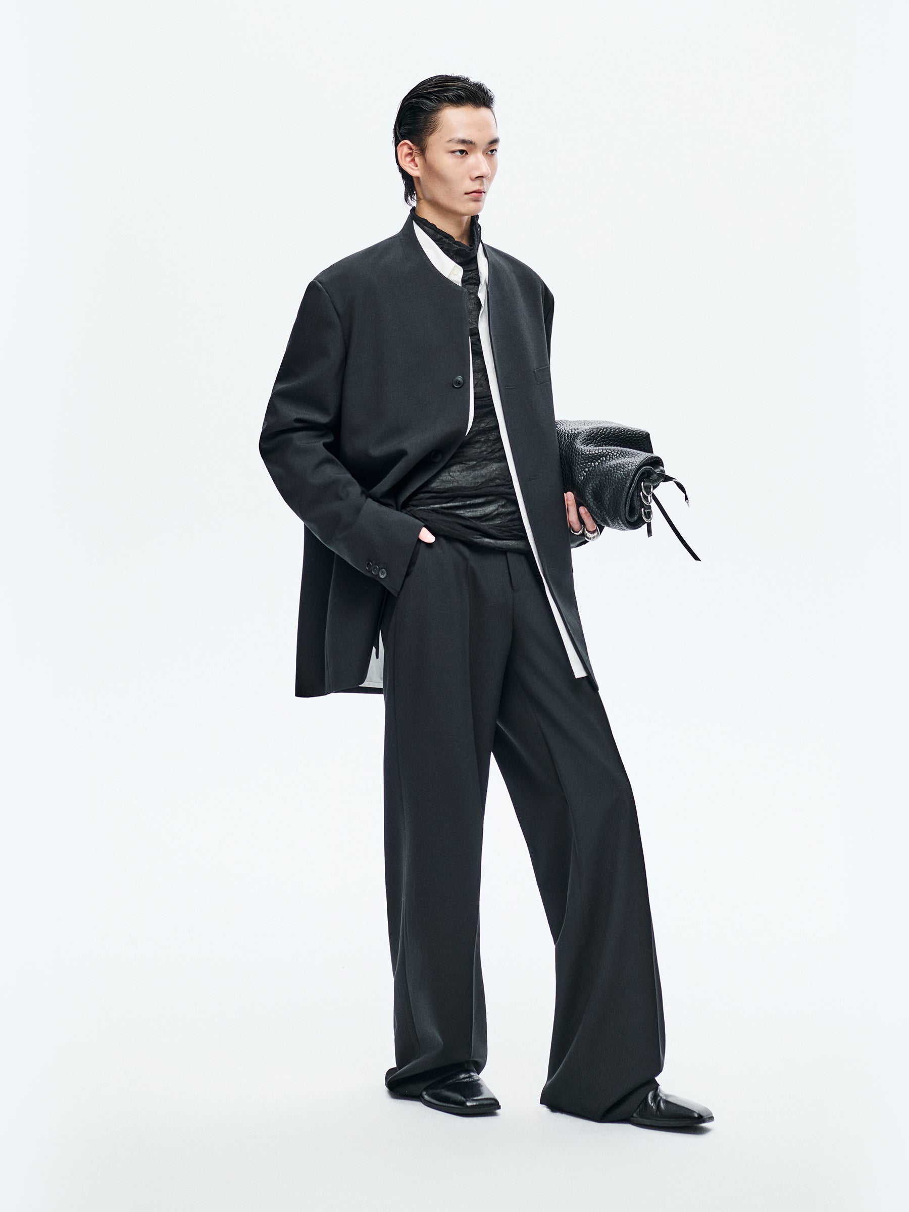 BLACK WOOL COLLARLESS BLAZER