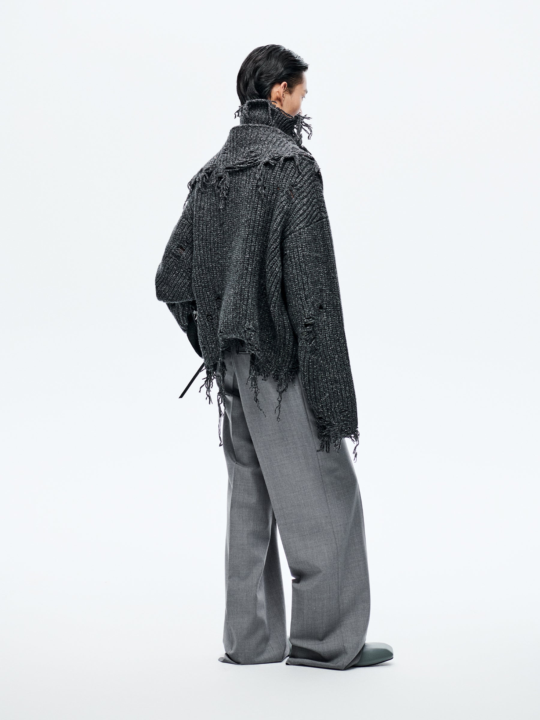 BLACK DISTRESSED TURTLENECK SWEATER