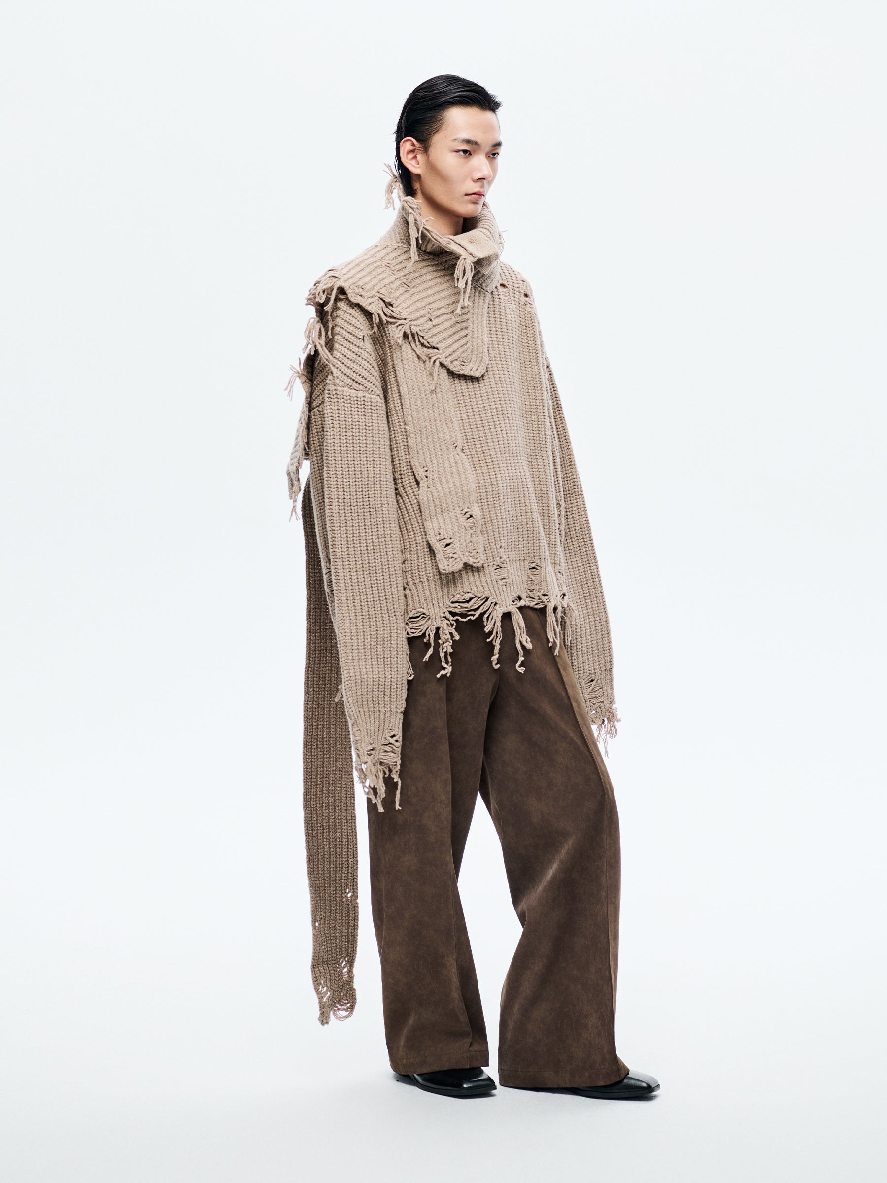 OATMEAL DISTRESSED TURTLENECK SWEATER