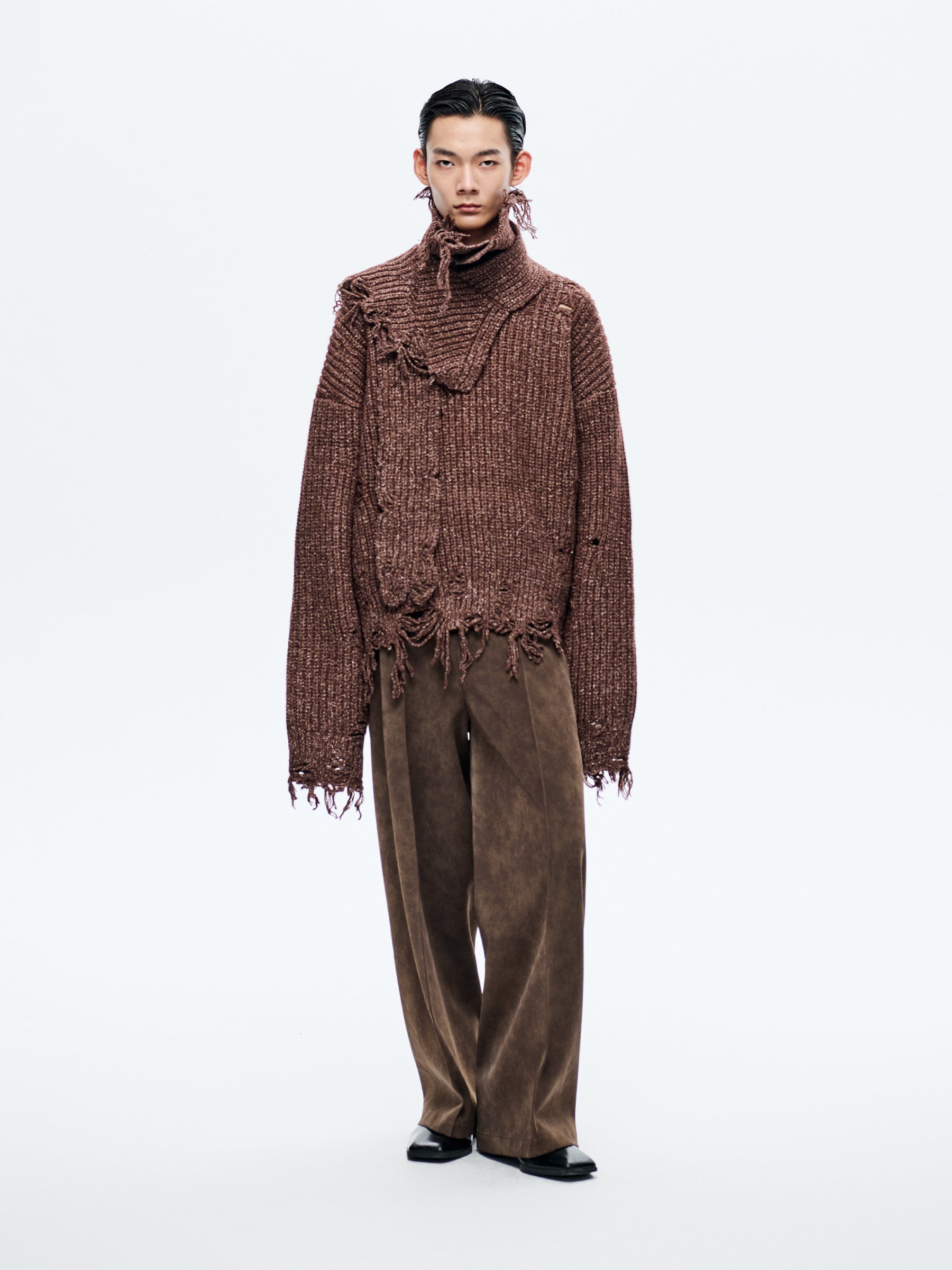 BROWN DISTRESSED TURTLENECK SWEATER