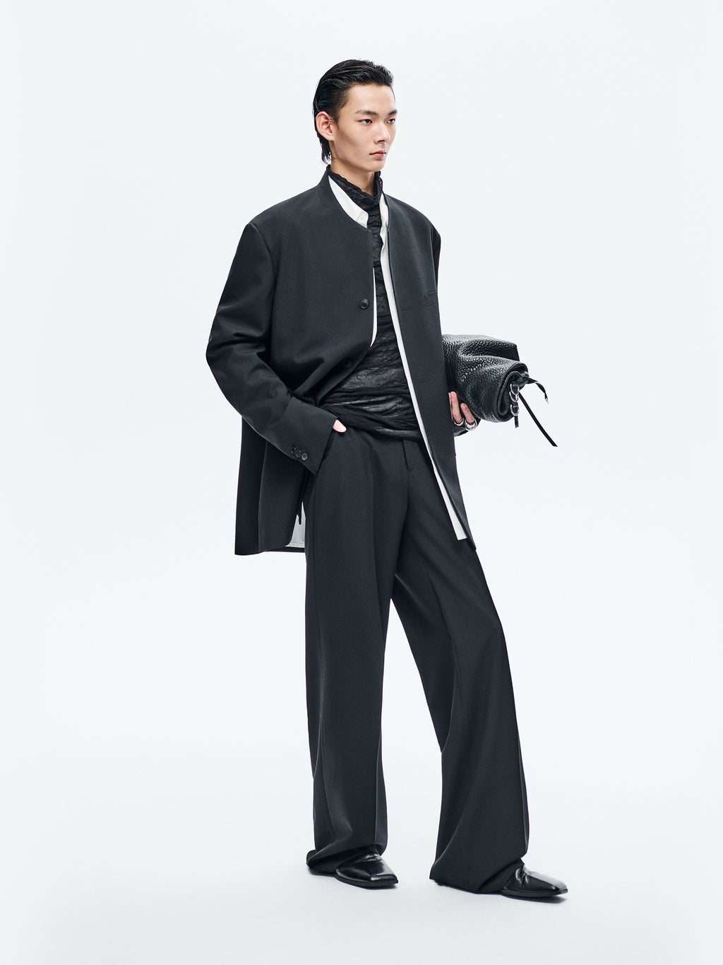 BLACK WOOL COLLARLESS BLAZER