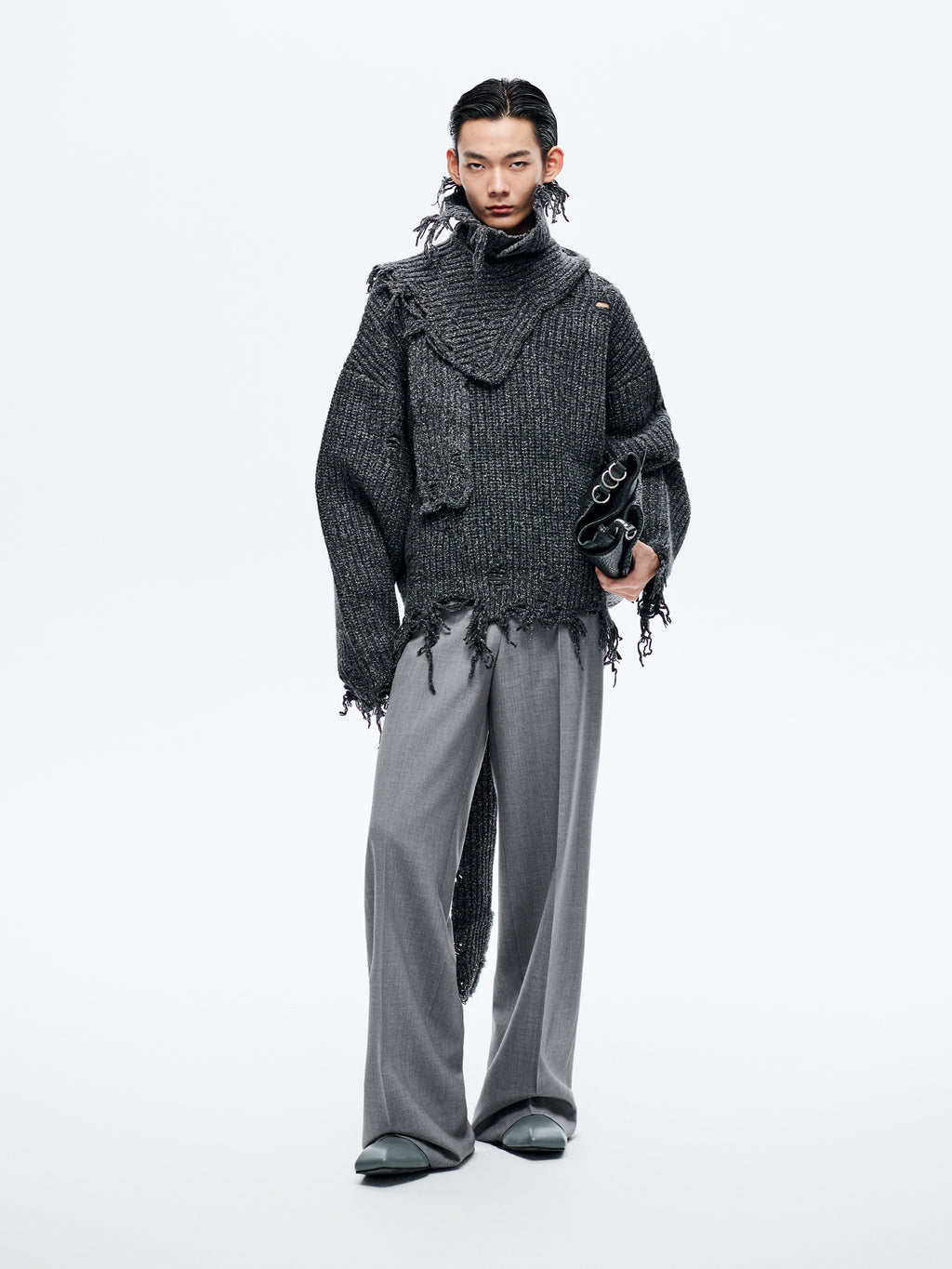 BLACK DISTRESSED TURTLENECK SWEATER