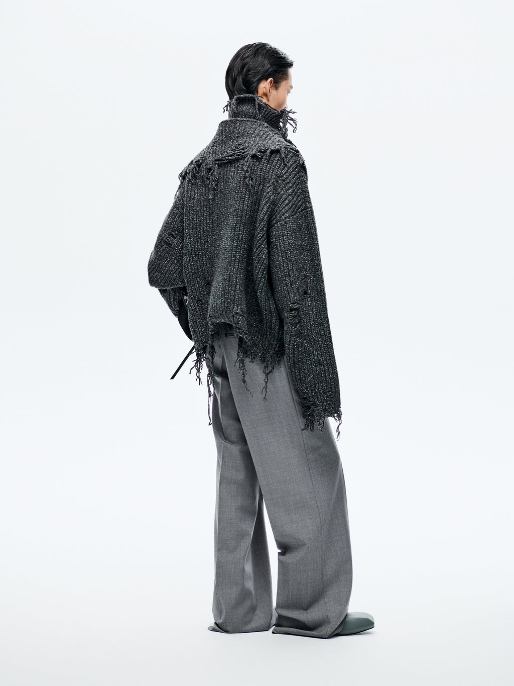 BLACK DISTRESSED TURTLENECK SWEATER