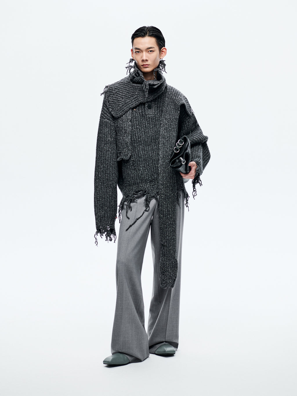 BLACK DISTRESSED TURTLENECK SWEATER