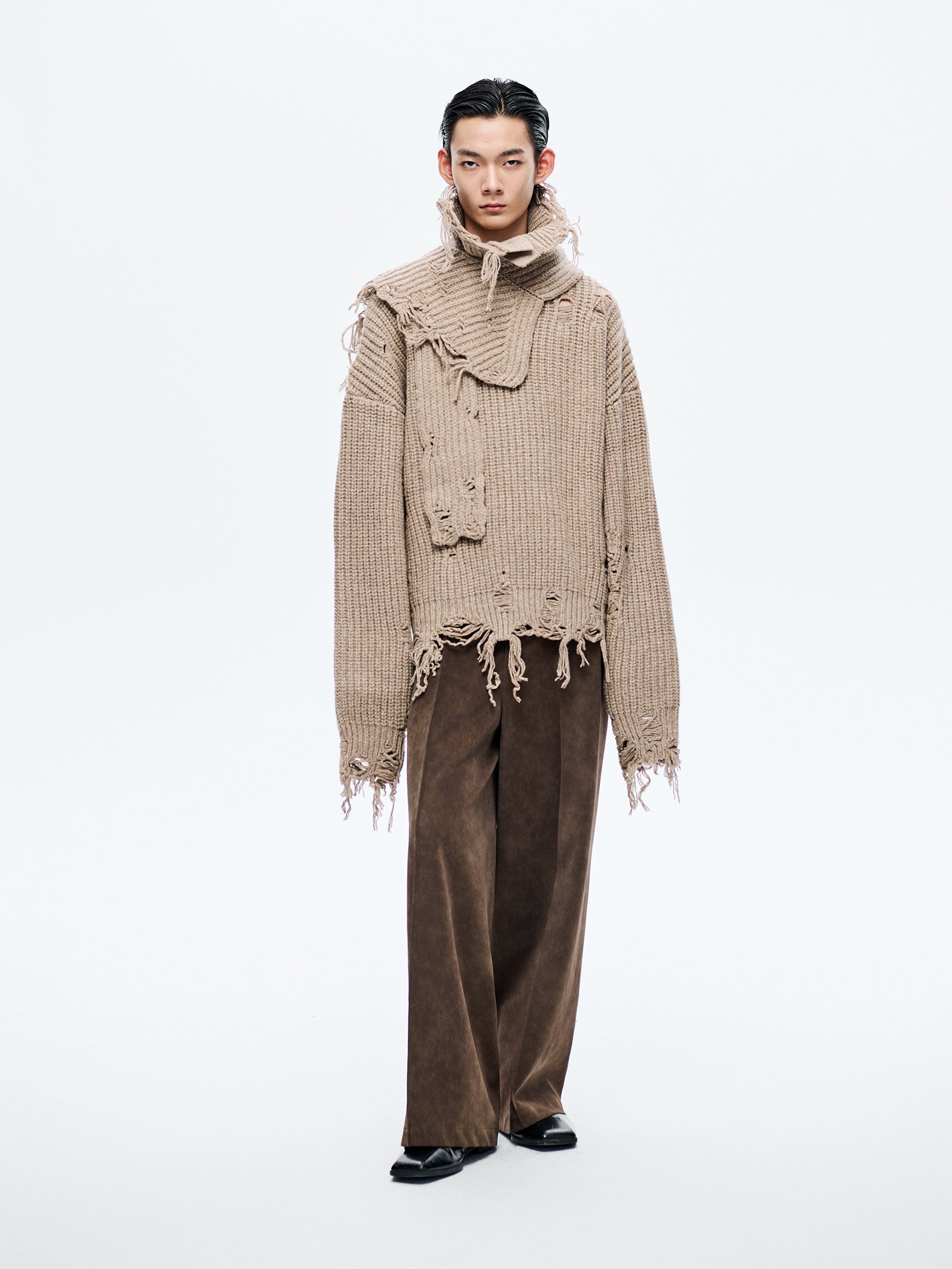 OATMEAL DISTRESSED TURTLENECK SWEATER