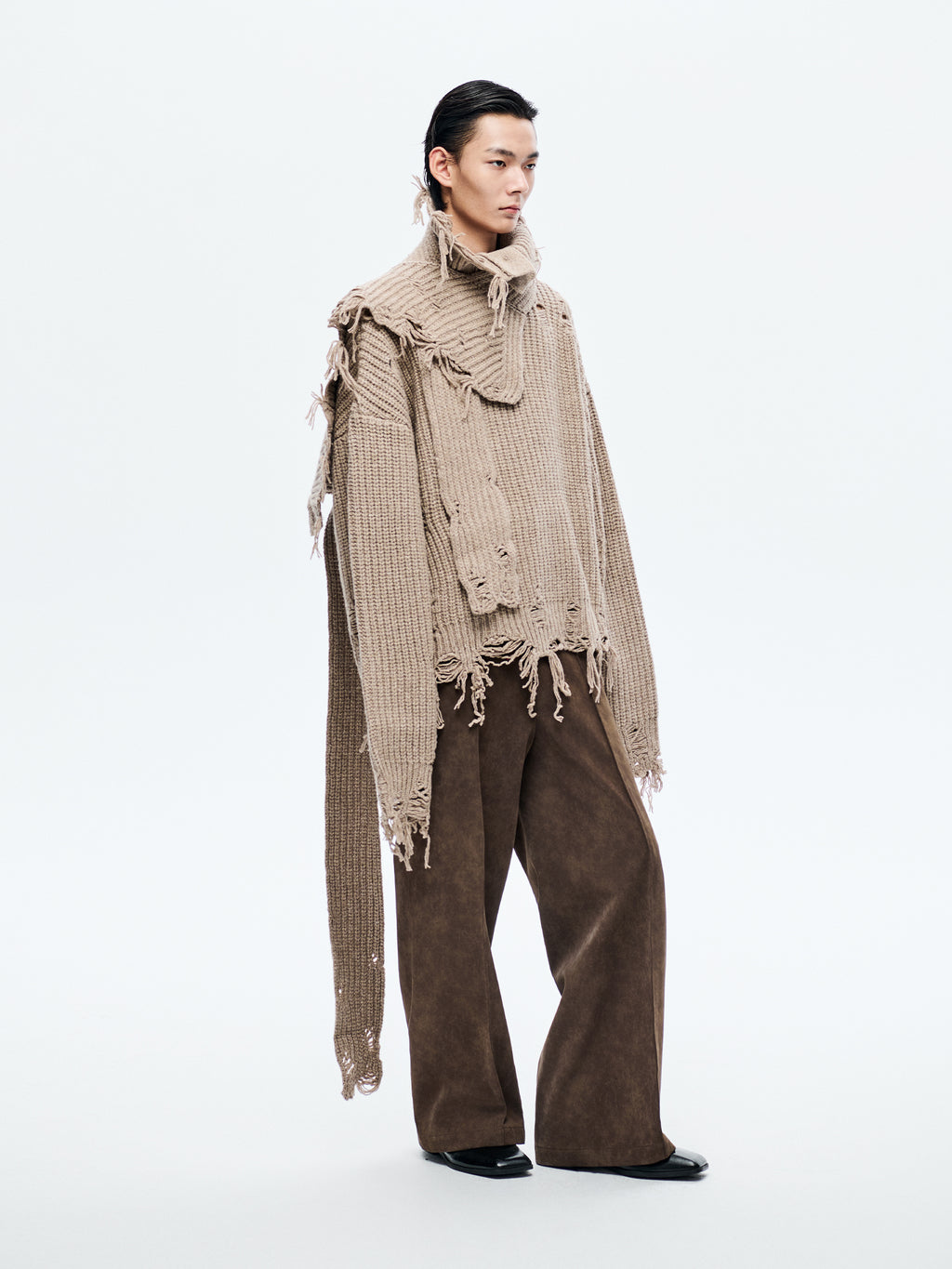 OATMEAL DISTRESSED TURTLENECK SWEATER