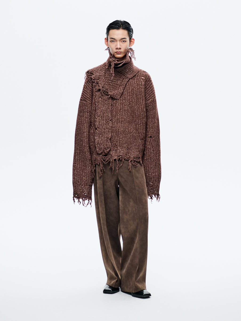 BROWN DISTRESSED TURTLENECK SWEATER