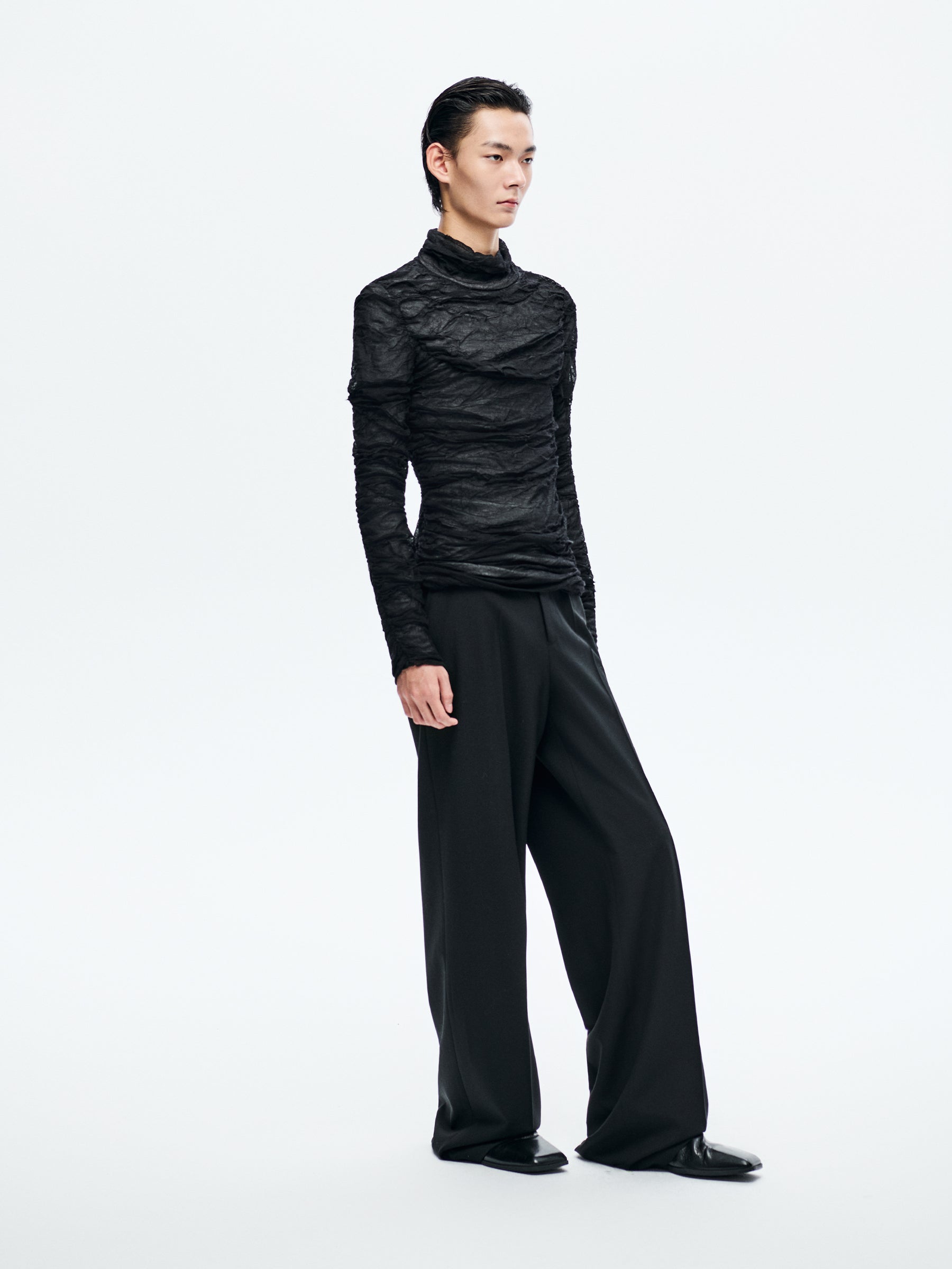 BLACK SILK TURTLENECK SWEATER