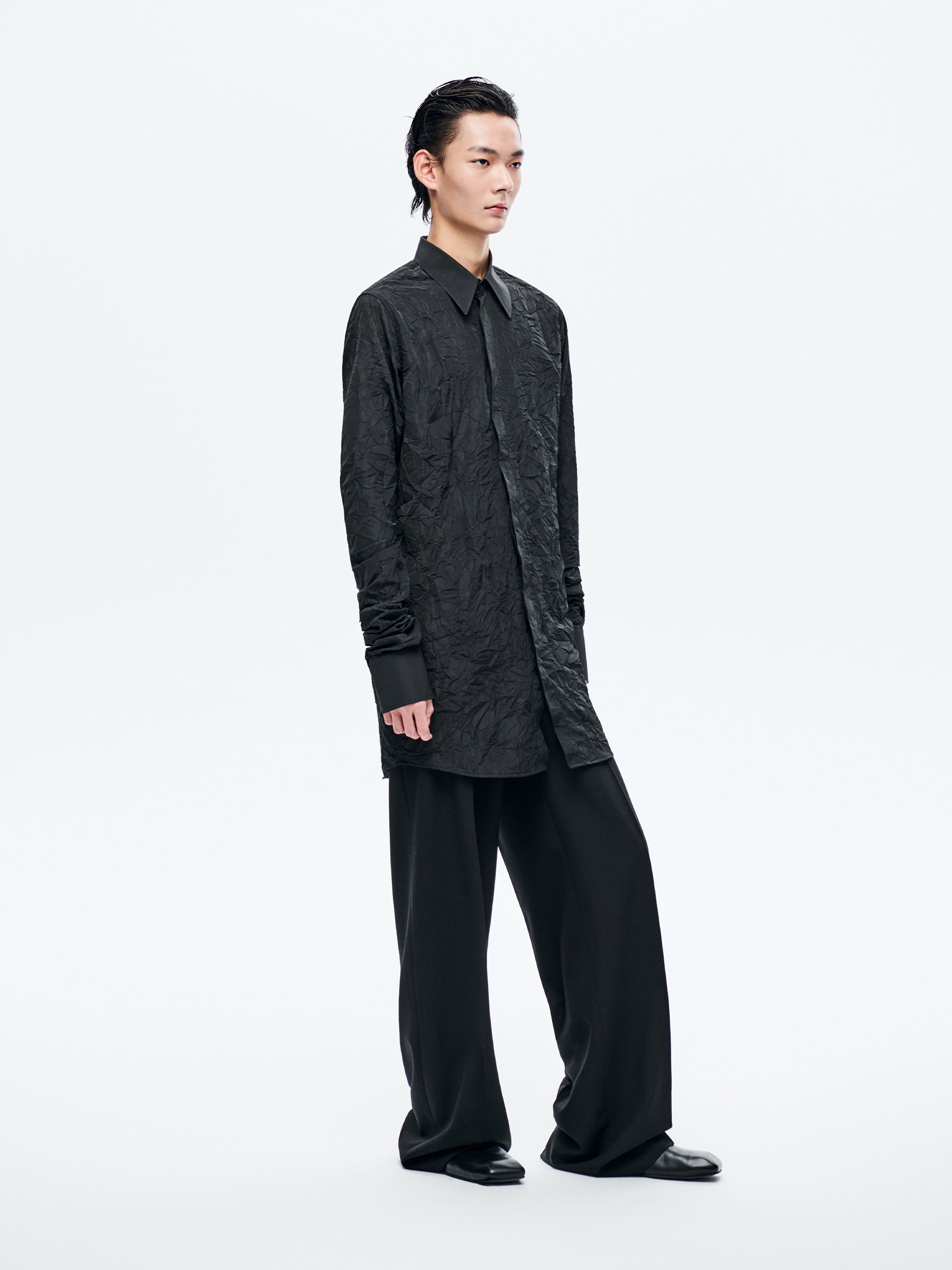 BLACK TEXTURE PLEATED SLEEVE SHIRT