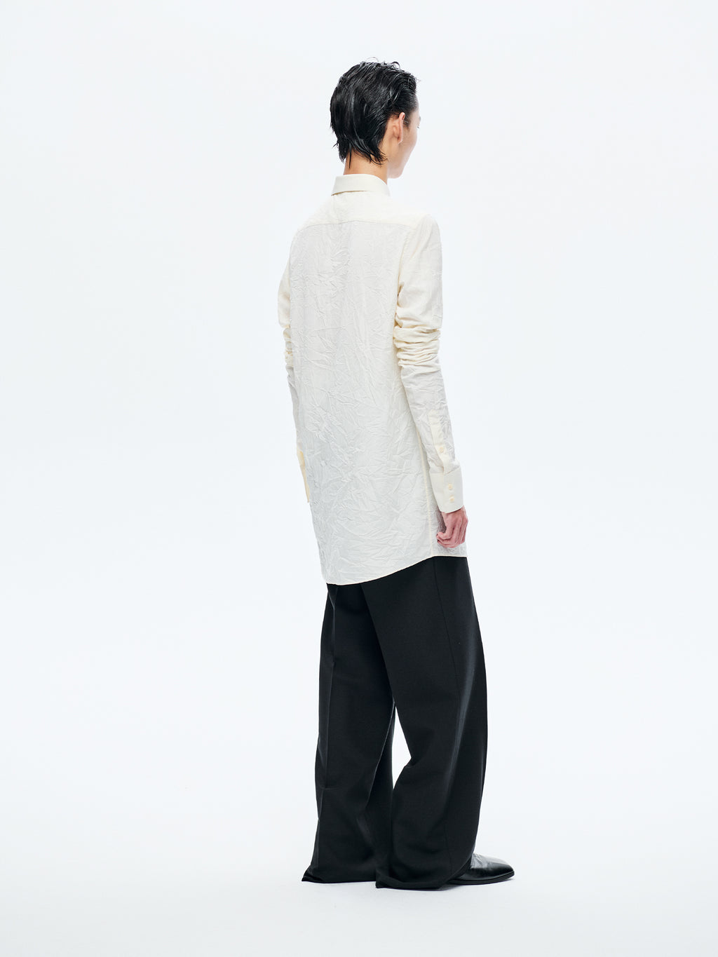 WHITE TEXTURE PLEATED SLEEVE SHIRT