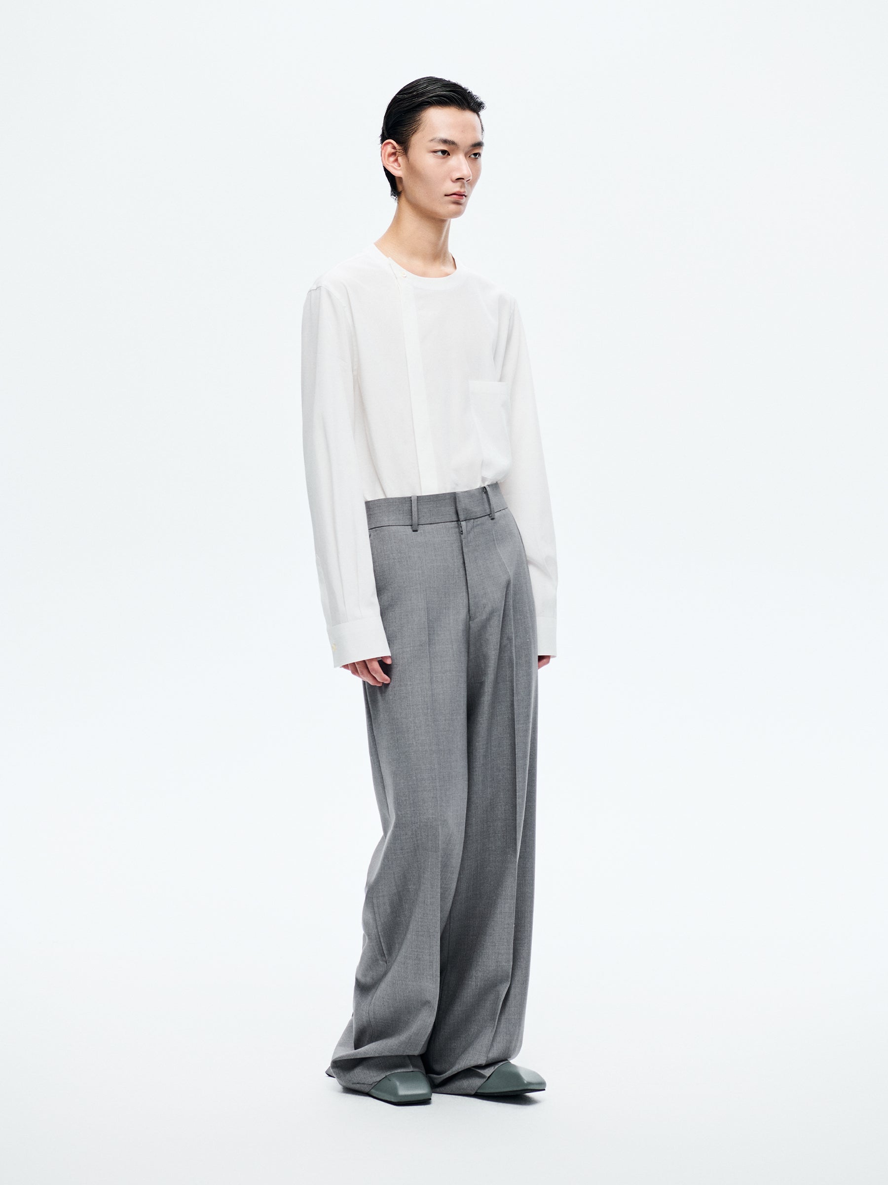 WHITE CREW NECK ASYMMETRIC SHIRT