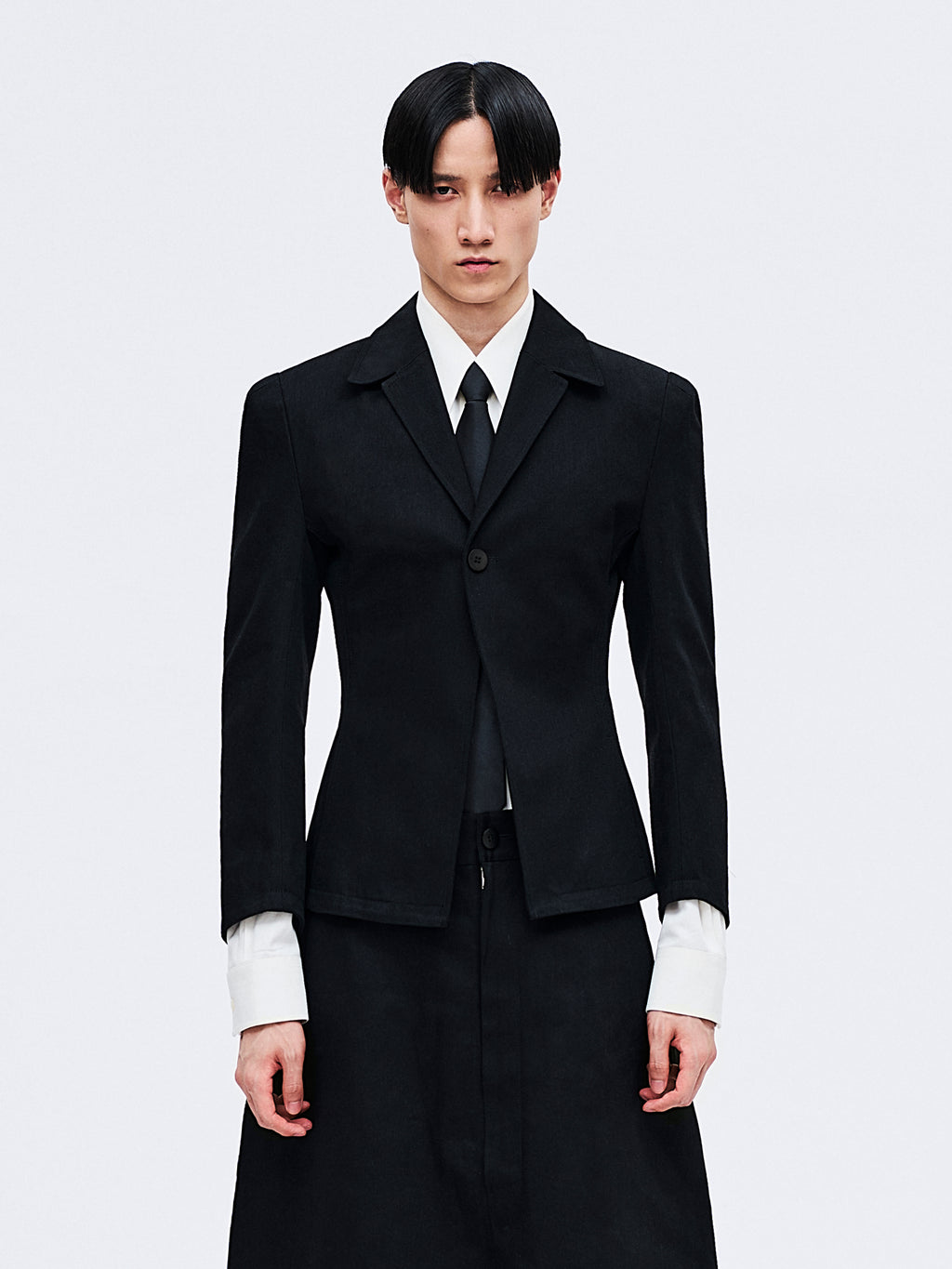 BLACK WAIST DEFINED SHORT BLAZER