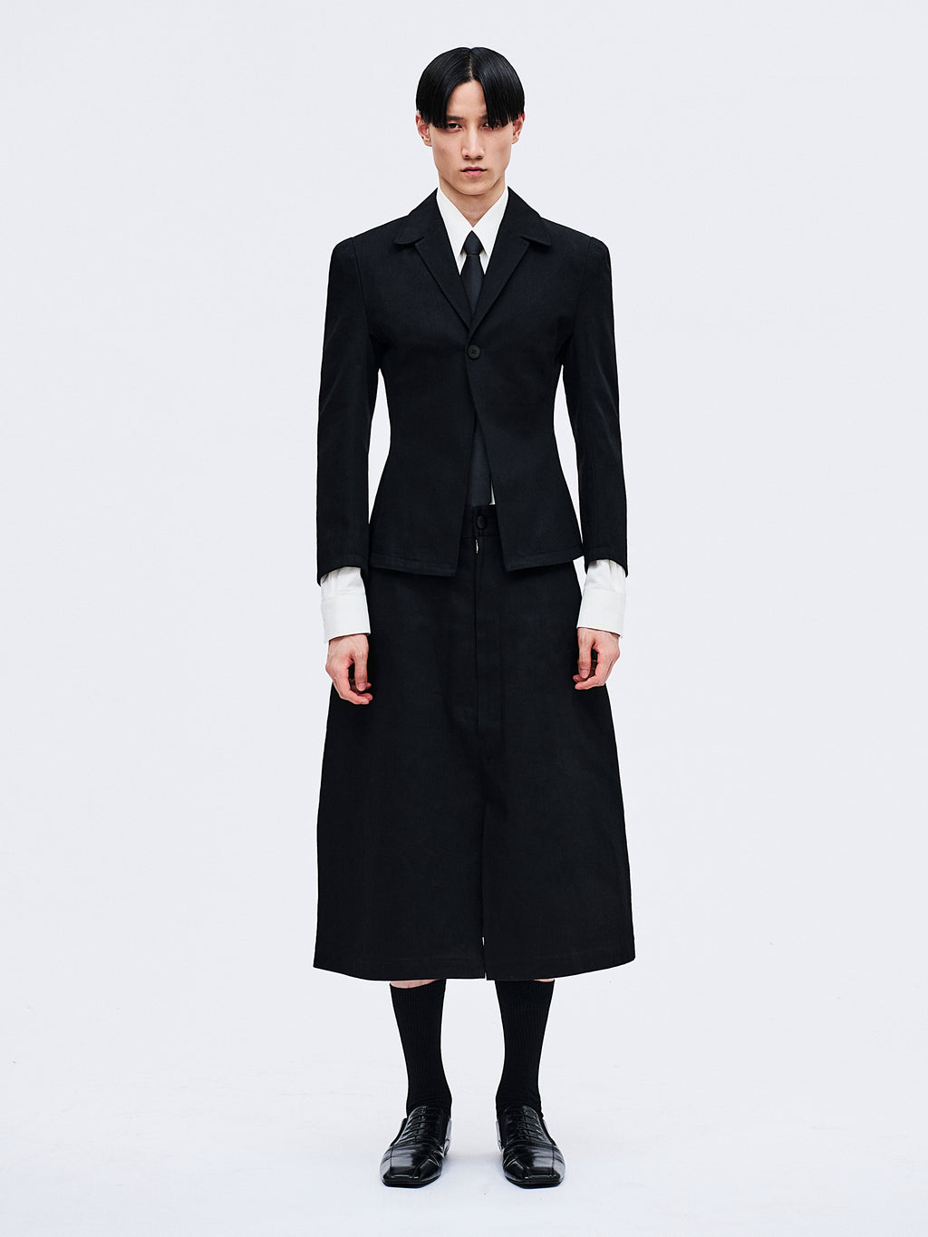 BLACK WAIST DEFINED SHORT BLAZER