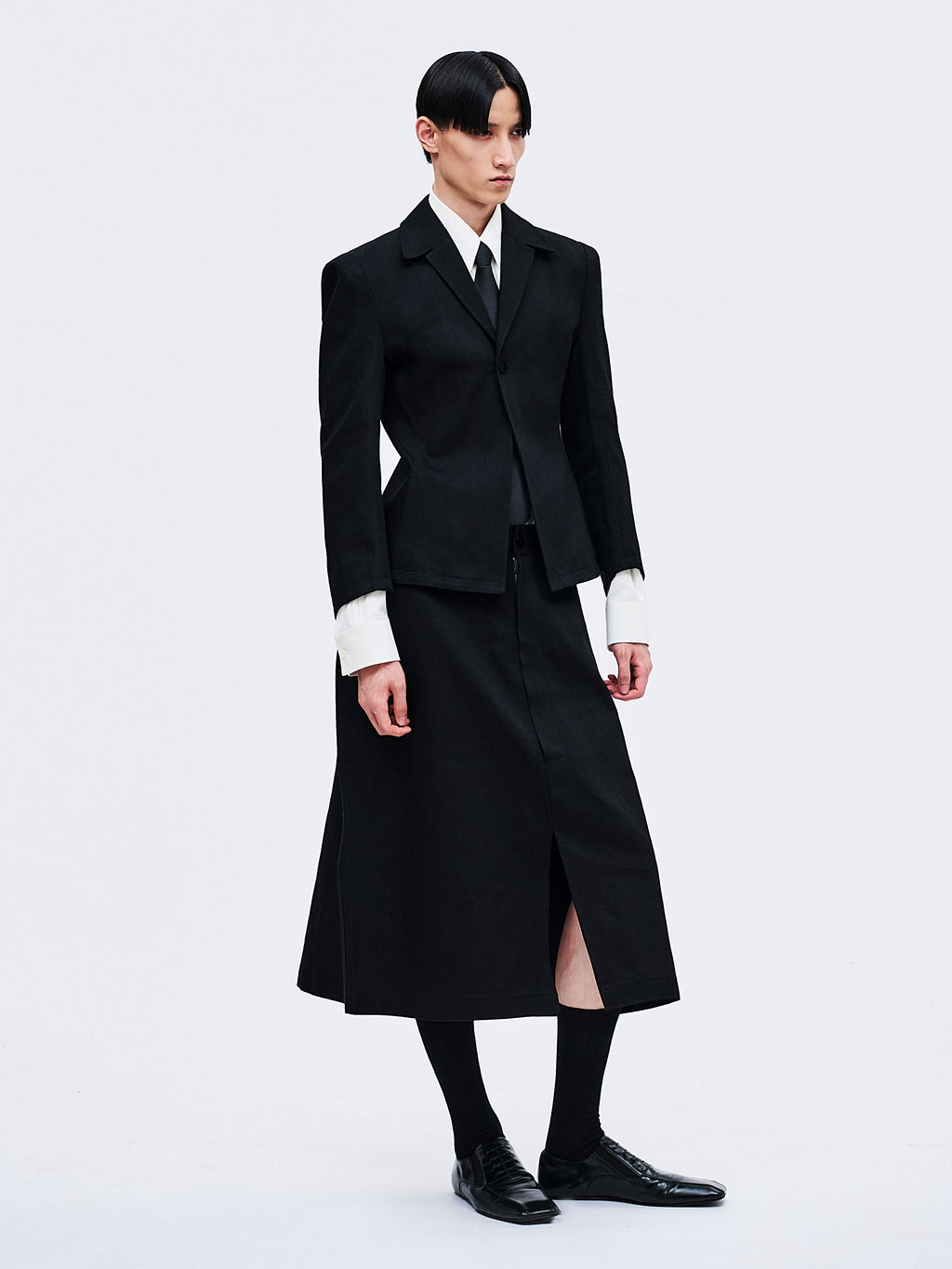 BLACK WAIST DEFINED SHORT BLAZER