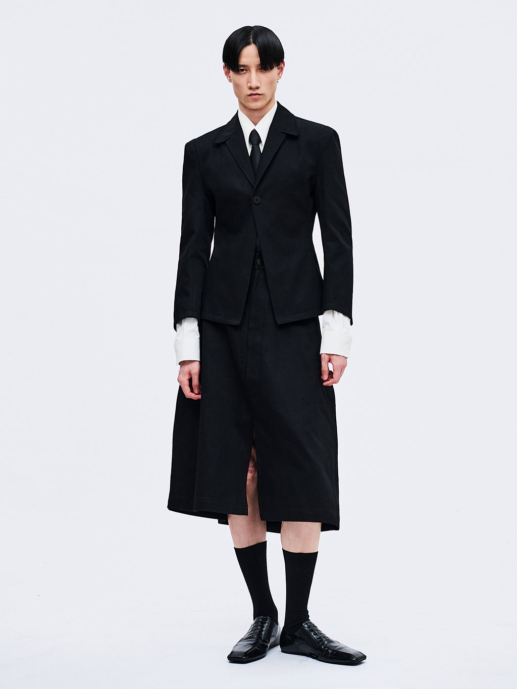 BLACK WAIST DEFINED SHORT BLAZER