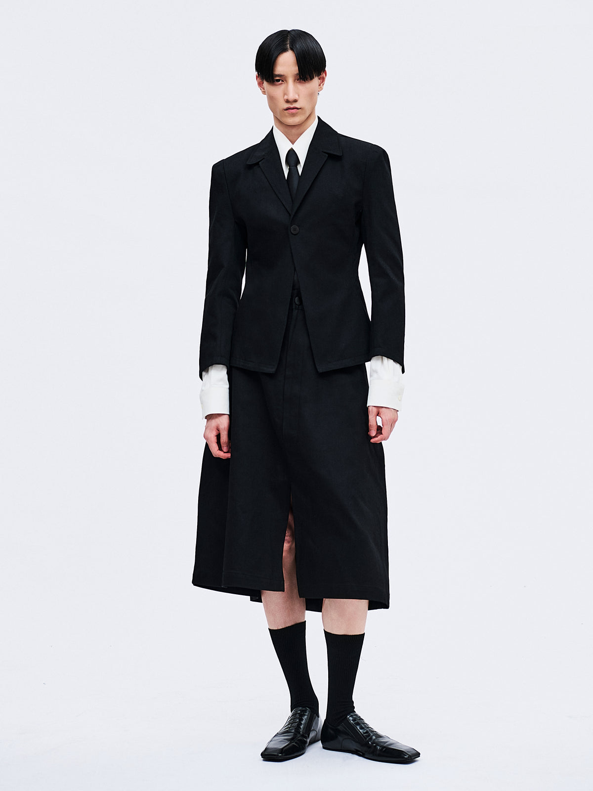 BLACK WAIST DEFINED SHORT BLAZER