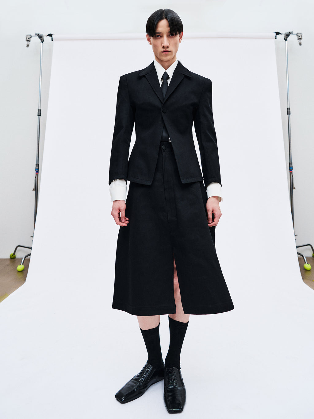 BLACK WAIST DEFINED SHORT BLAZER