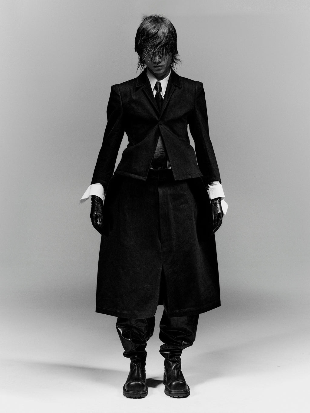 BLACK WAIST DEFINED SHORT BLAZER